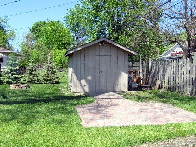 3149 Bathurst Avenue Rochester, MI 48309 - Photo 15 of 17 Storage Shed