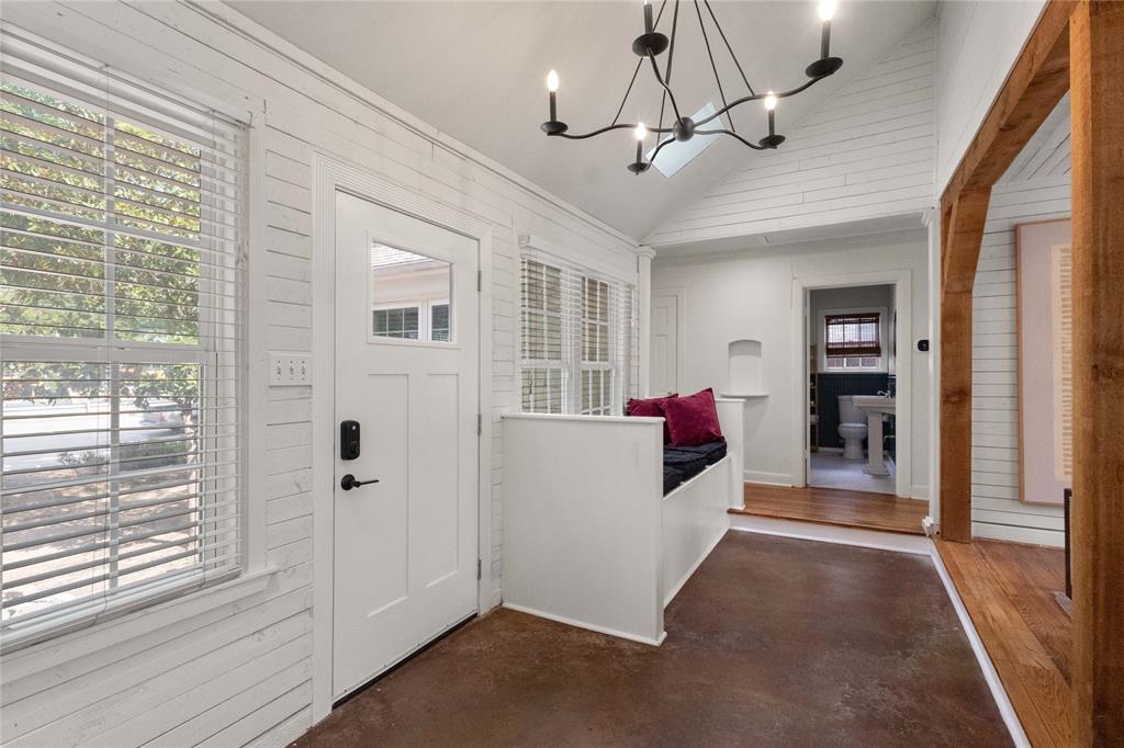 619 North Hampton Road Dallas, TX 75208 - Photo 3 of 28