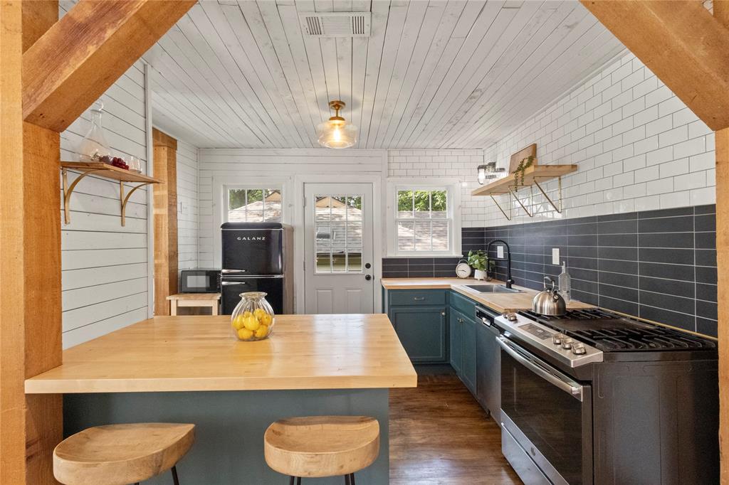 619 North Hampton Road Dallas, TX 75208 - Photo 8 of 28