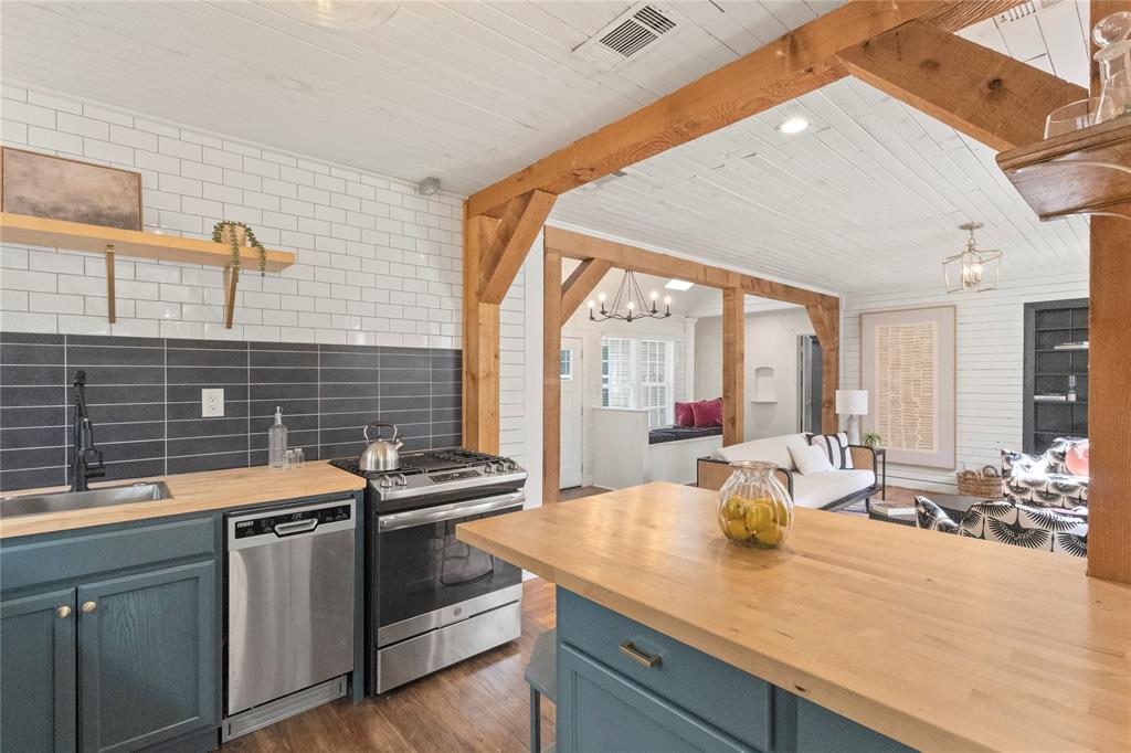 619 North Hampton Road Dallas, TX 75208 - Photo 10 of 28