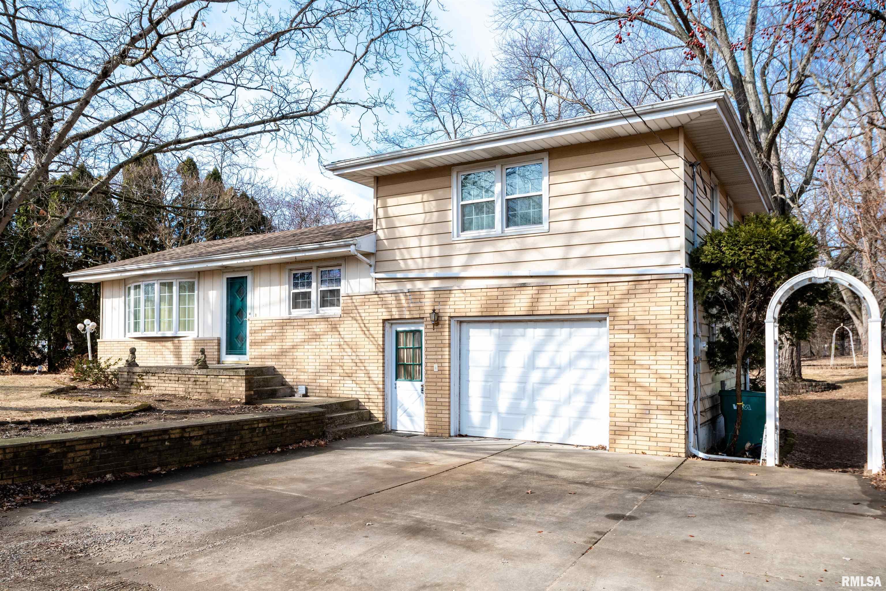 113 Happ Lane Morton, IL 61550 - Photo 2 of 60
