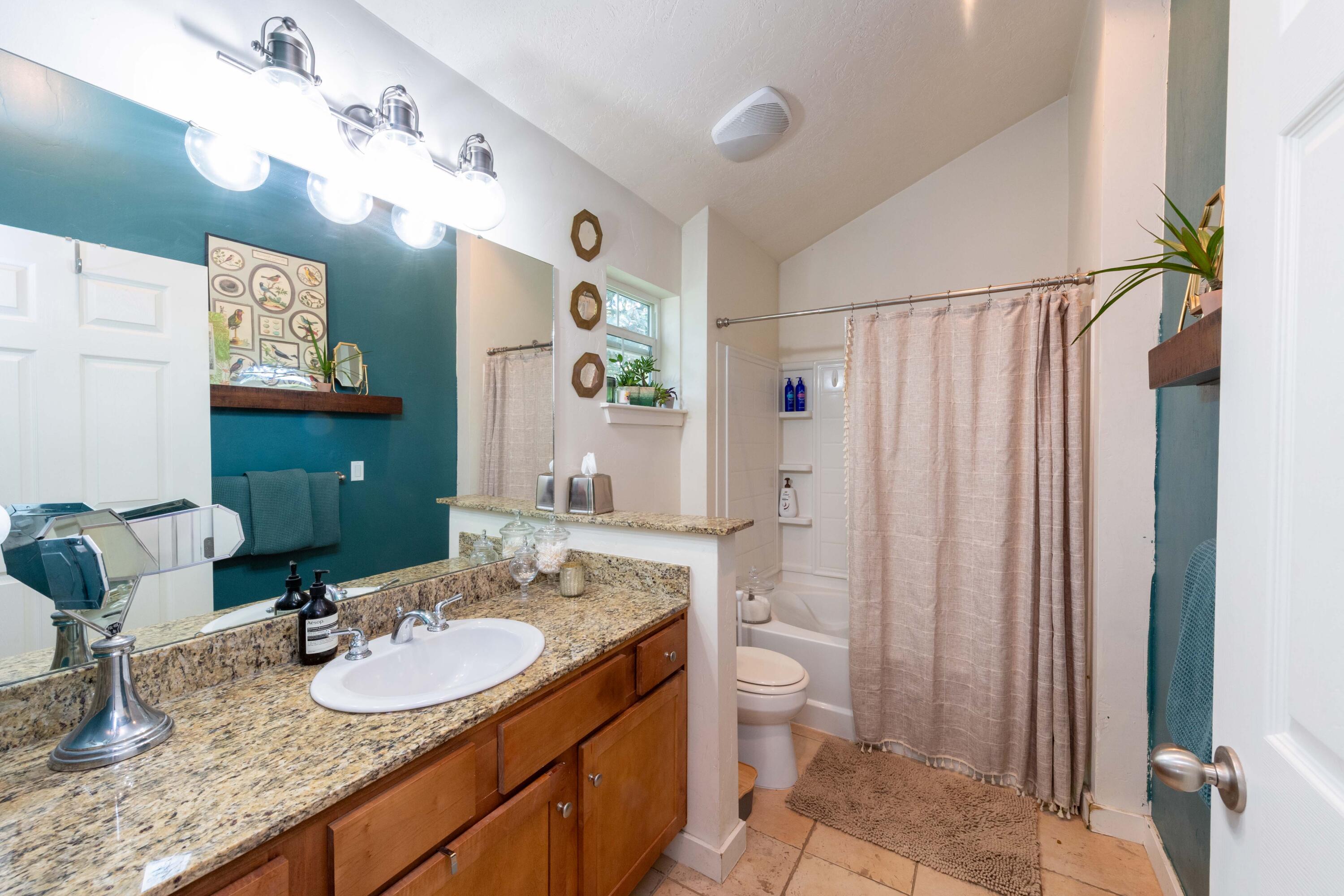 1850 Copper Ranch Lane, Unit D Hailey, ID 83333 - Photo 12 of 19 Master Bathroom