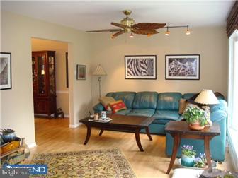 5 Waterview Road Downingtown, PA 19335 - Photo 4 of 12 Living Room