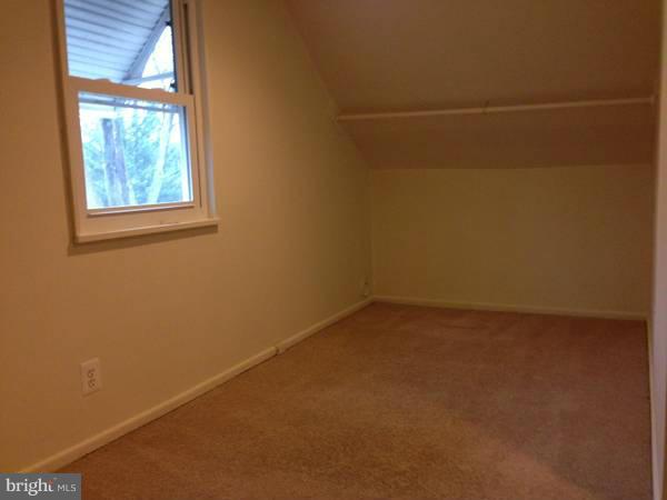 911 Robin Road Silver Spring, MD 20901 - Photo 14 of 15 an empty room with a window