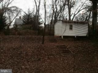 911 Robin Road Silver Spring, MD 20901 - Photo 15 of 15 a view of a backyard of the house