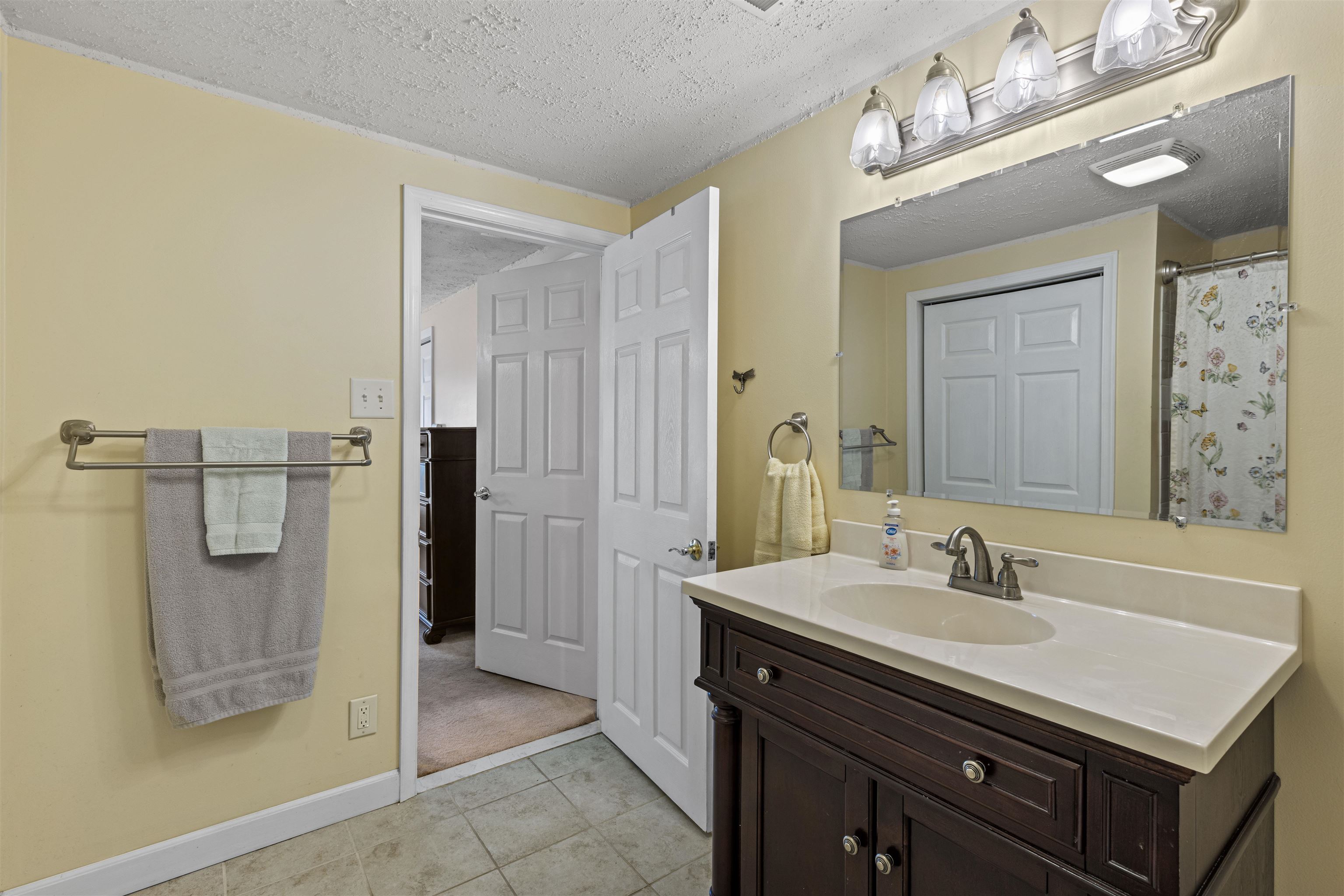 112 East Drumbed Road Villas, NJ 08251 - Photo 18 of 42 a bathroom with a sink a shower and a mirror
