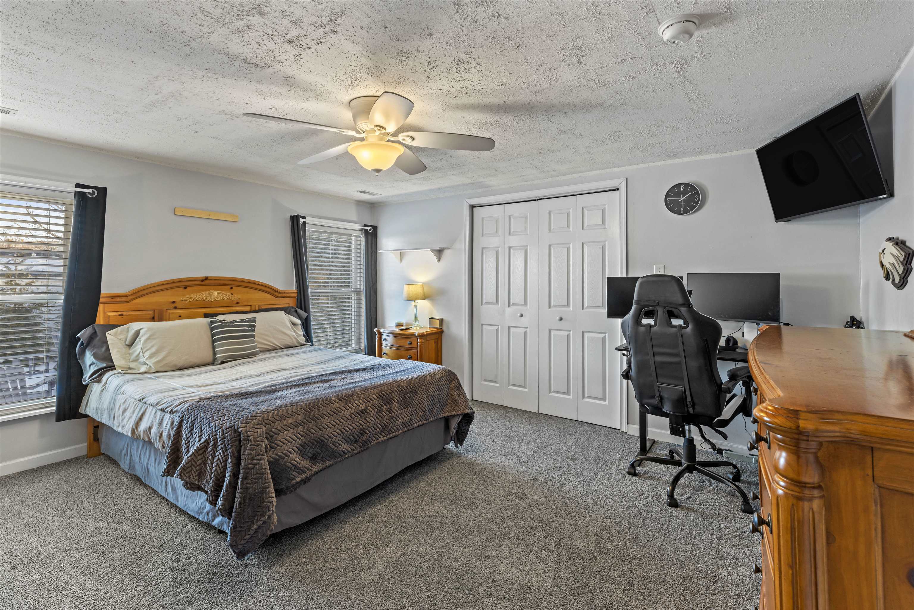 112 East Drumbed Road Villas, NJ 08251 - Photo 20 of 42 a bedroom with a bed and a flat tv screen on the dresser