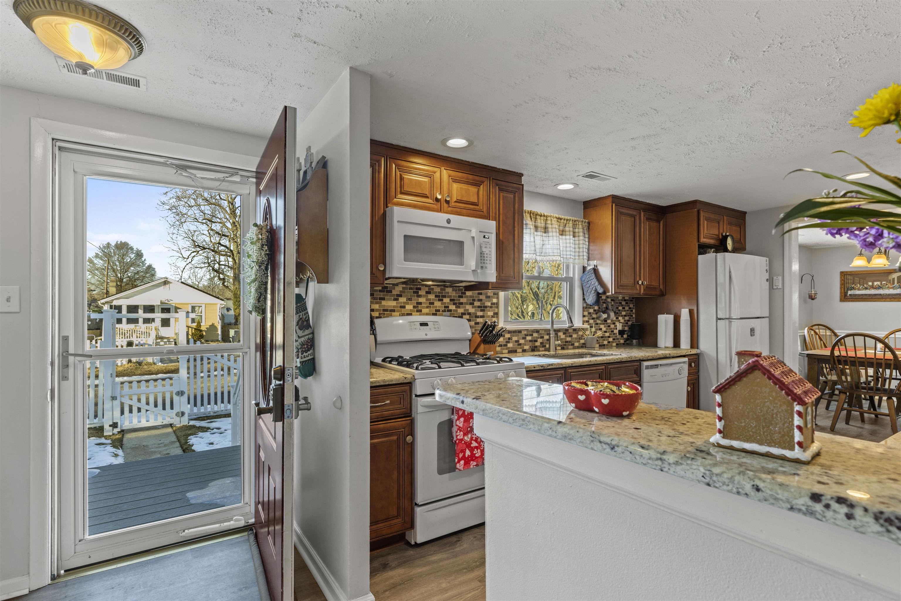 112 East Drumbed Road Villas, NJ 08251 - Photo 4 of 42 a kitchen with a refrigerator and a stove