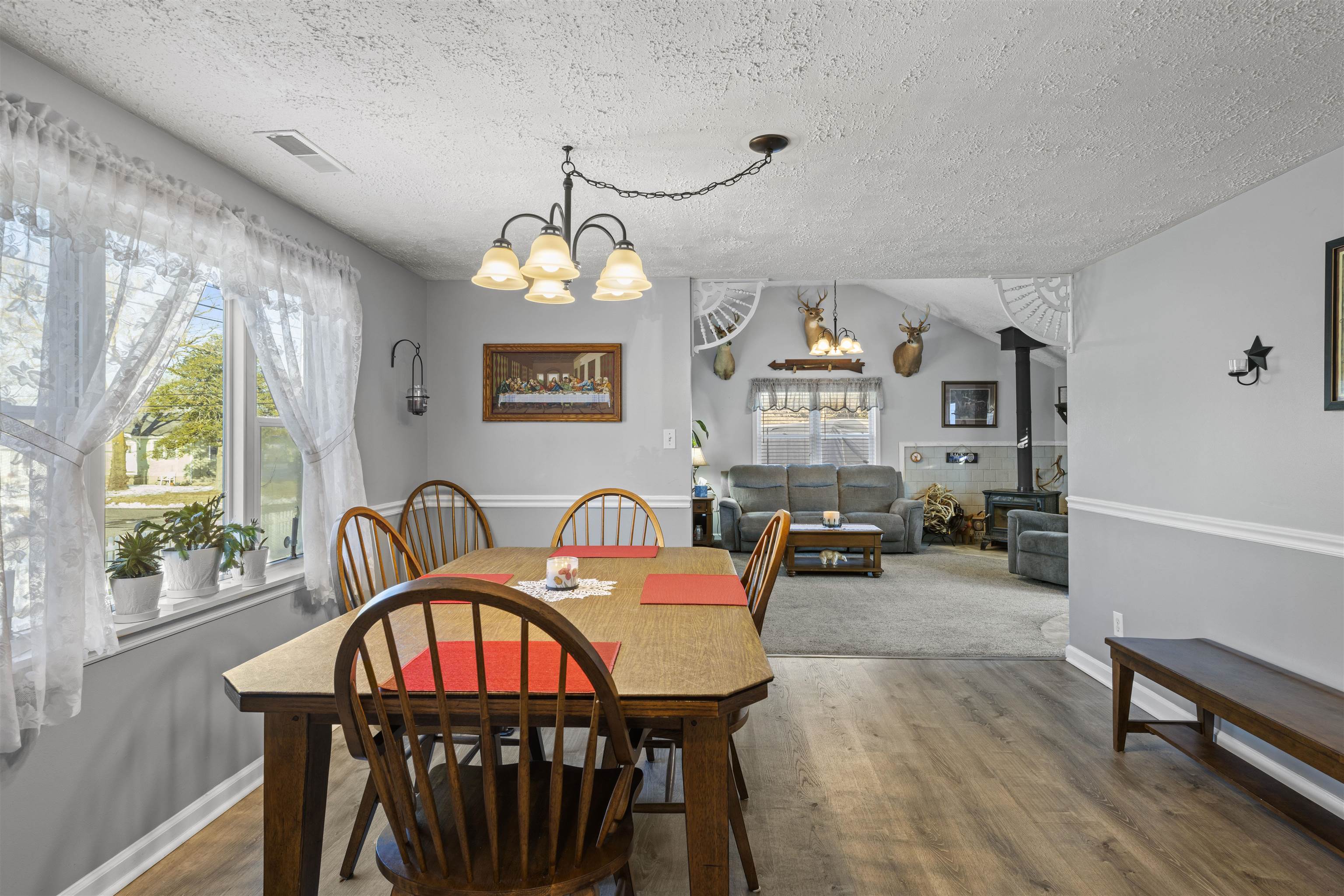 112 East Drumbed Road Villas, NJ 08251 - Photo 8 of 42 a view of a livingroom with furniture window and wooden floor