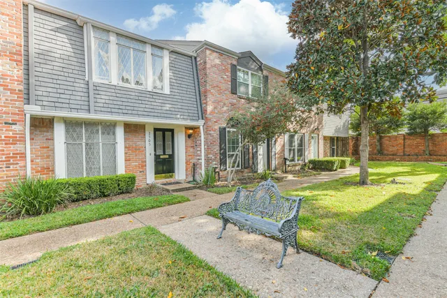 a view of a house with backyard and sitting area