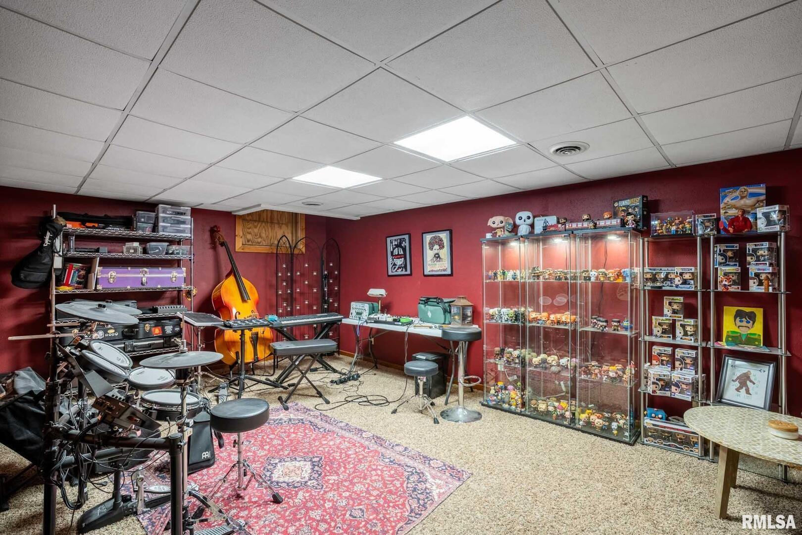 2145 Lick Creek Road Anna, IL 62906 - Photo 24 of 64 a room with lots of furniture and a projector