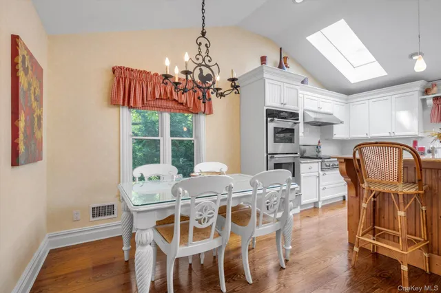 $2,688,000 | 8 Briarfield Drive, Great Neck, NY 11020