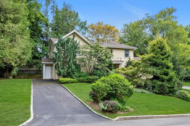 $2,688,000 | 8 Briarfield Drive, Great Neck, NY 11020