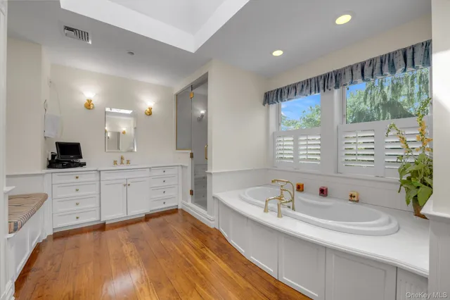 $2,688,000 | 8 Briarfield Drive, Great Neck, NY 11020