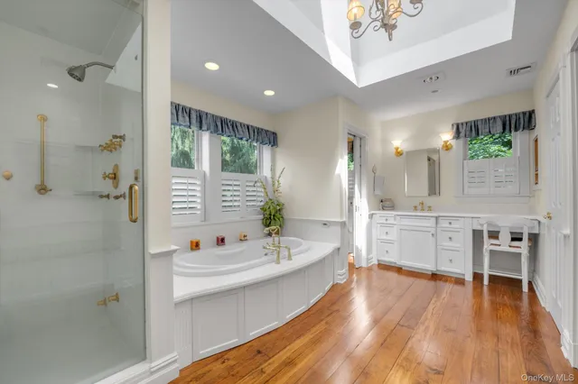 $2,688,000 | 8 Briarfield Drive, Great Neck, NY 11020