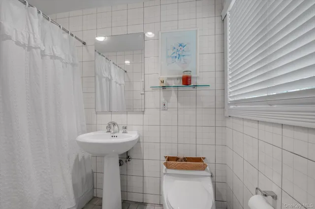 $2,688,000 | 8 Briarfield Drive, Great Neck, NY 11020