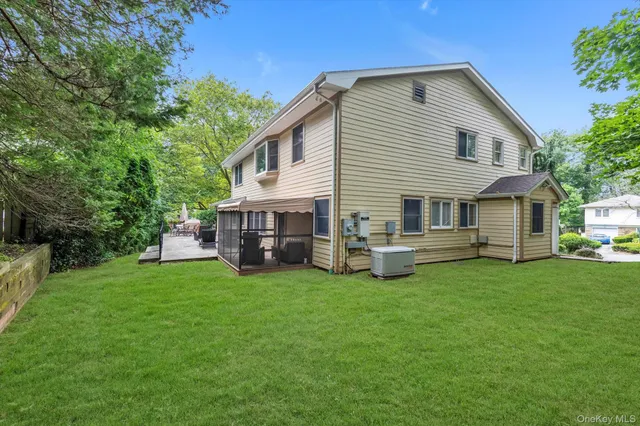 $2,688,000 | 8 Briarfield Drive, Great Neck, NY 11020