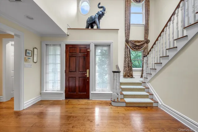 $2,688,000 | 8 Briarfield Drive, Great Neck, NY 11020