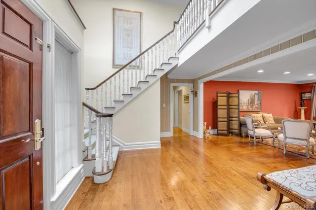 $2,688,000 | 8 Briarfield Drive, Great Neck, NY 11020