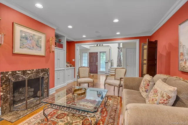 $2,688,000 | 8 Briarfield Drive, Great Neck, NY 11020