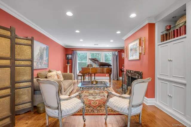 $2,688,000 | 8 Briarfield Drive, Great Neck, NY 11020