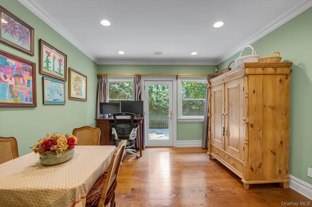 $2,688,000 | 8 Briarfield Drive, Great Neck, NY 11020