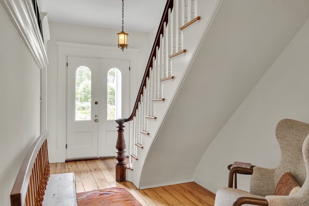 39 Green Street Watertown, MA 02472 - Photo 4 of 29