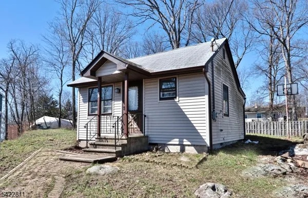 $1,800 | 63 Iowa Avenue, Lake Hopatcong, NJ 07849