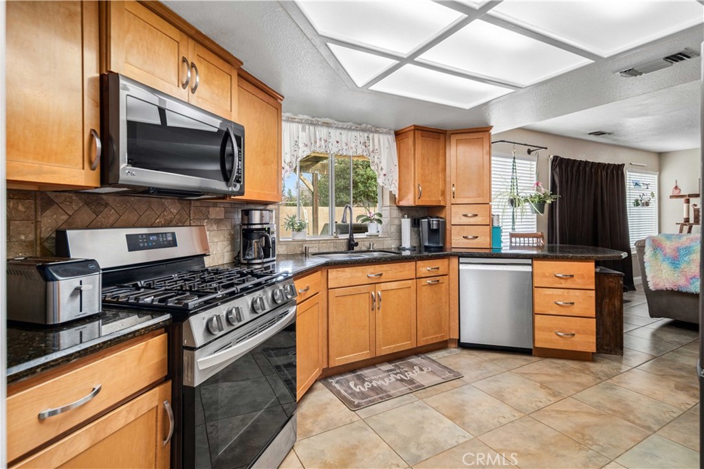 1162 Redwood Court Tehachapi, CA 93561 - Photo 12 of 43