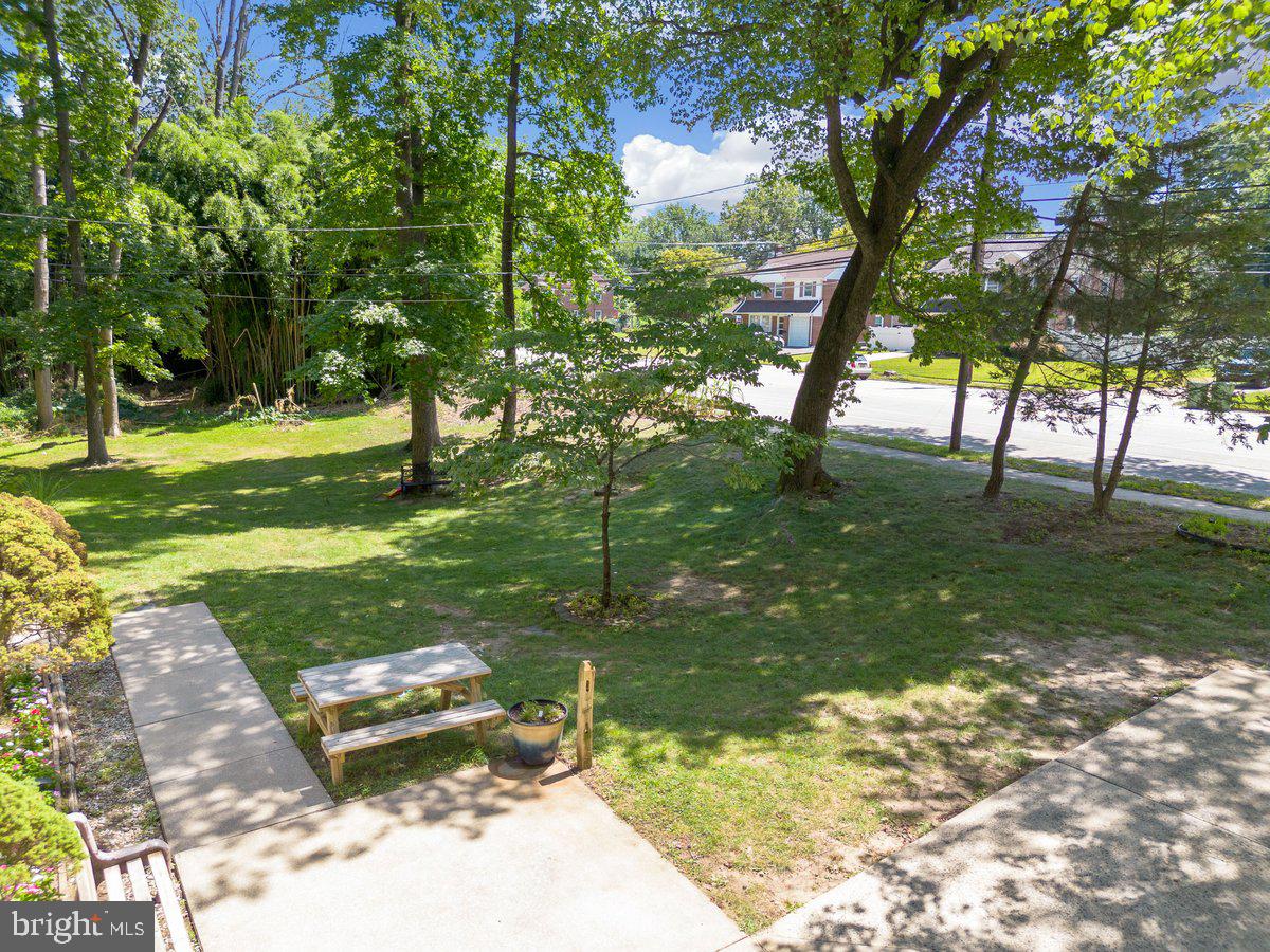 8275 Maple Avenue Pennsauken, NJ 08109 - Photo 26 of 43 a backyard of a house with lots of green space