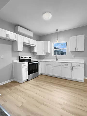 $1,900 | 186 Rodman Street, Unit 2, Fall River, MA 02721