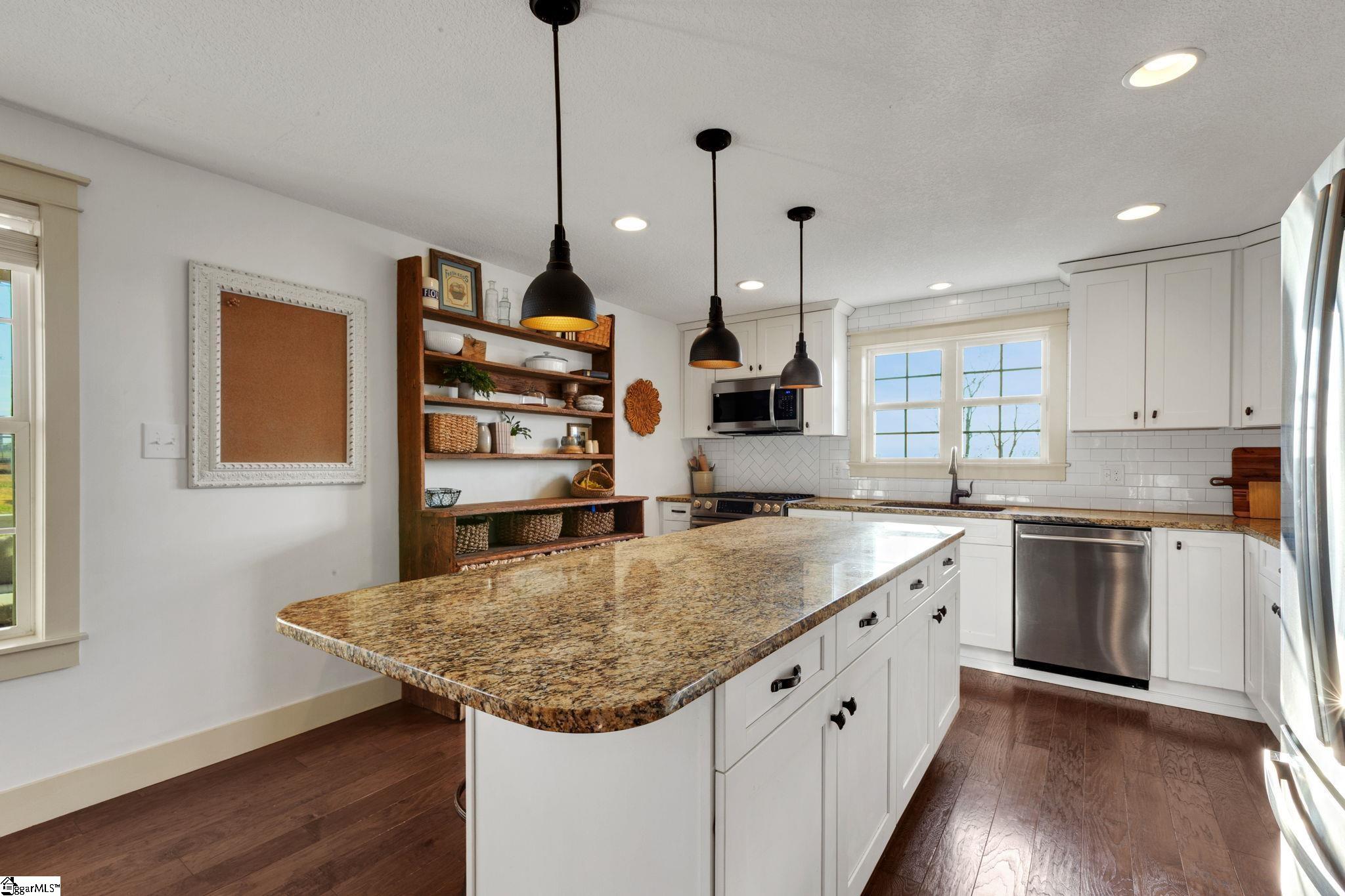558 Barnett Road Greer, SC 29651 - Photo 13 of 42 Gallery Image 13