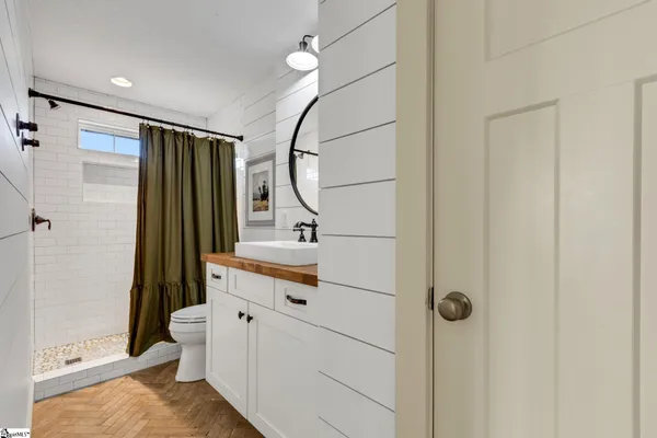 $585,000 | 558 Barnett Road, Greer, SC 29651