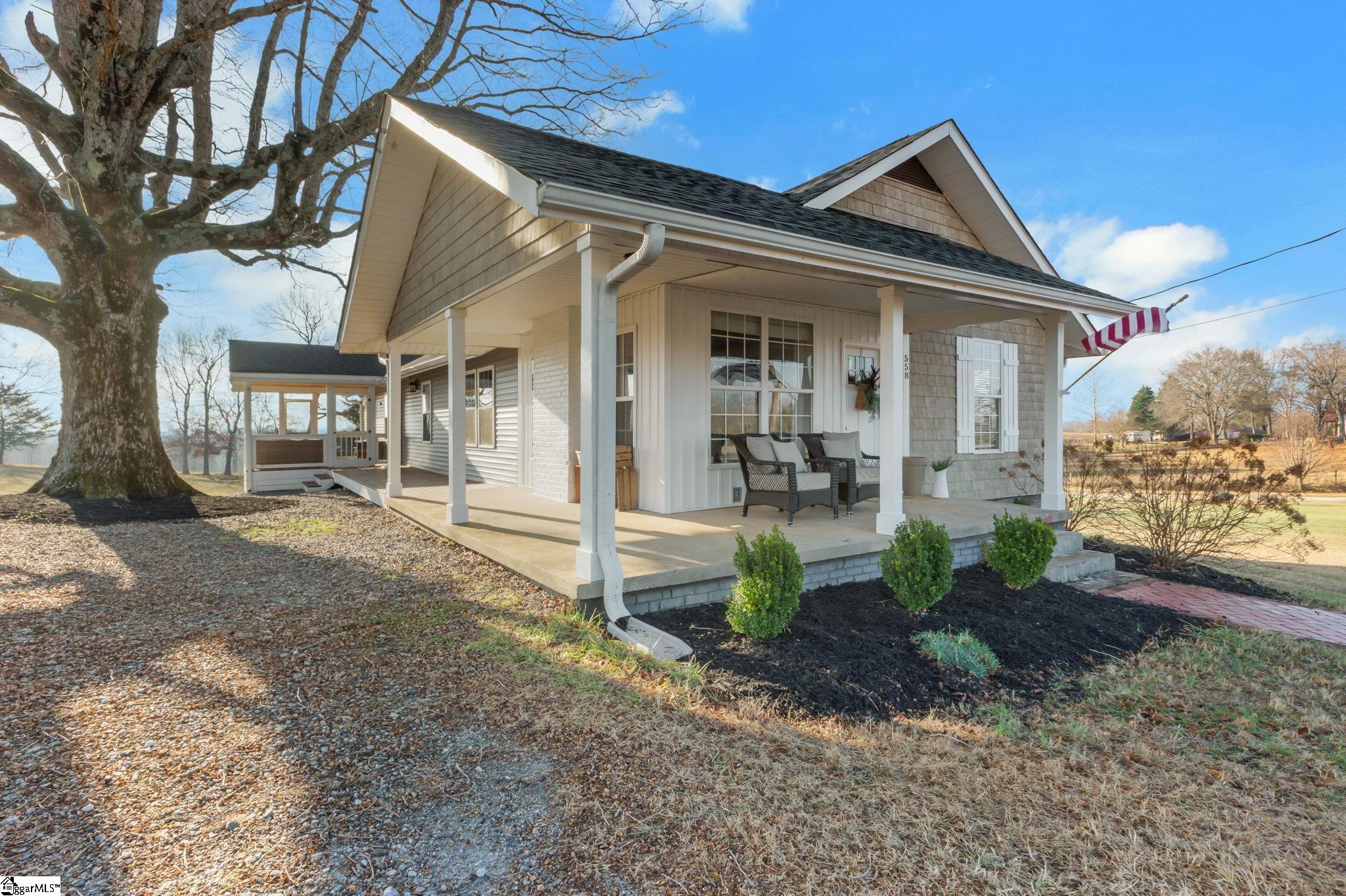 558 Barnett Road Greer, SC 29651 - Photo 2 of 42 Gallery Image 2