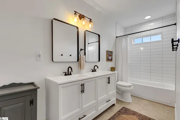 $585,000 | 558 Barnett Road, Greer, SC 29651