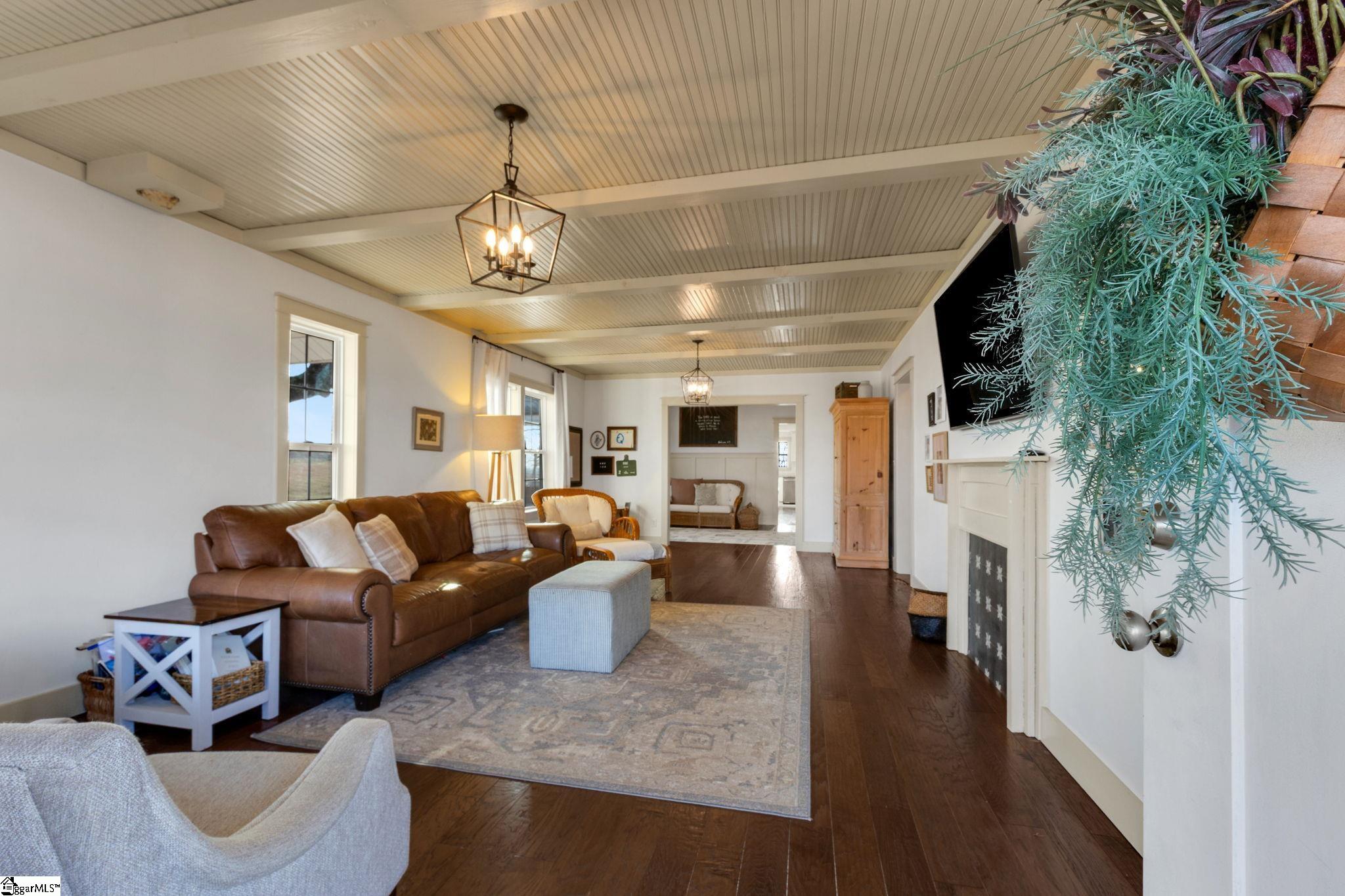 558 Barnett Road Greer, SC 29651 - Photo 4 of 42 Gallery Image 4