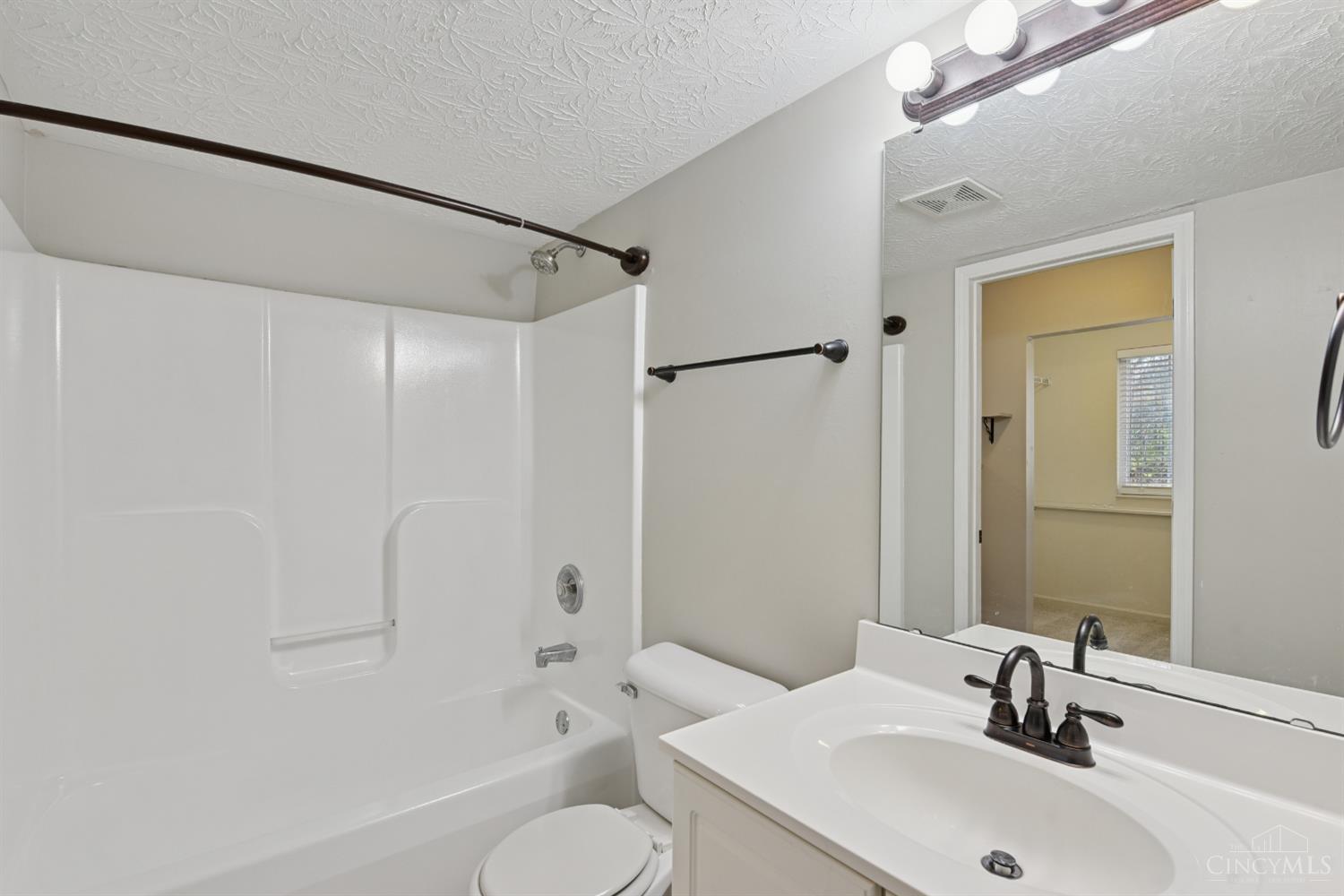1221 Nottingham Road Amelia, OH 45102 - Photo 24 of 46 Gallery Image 24