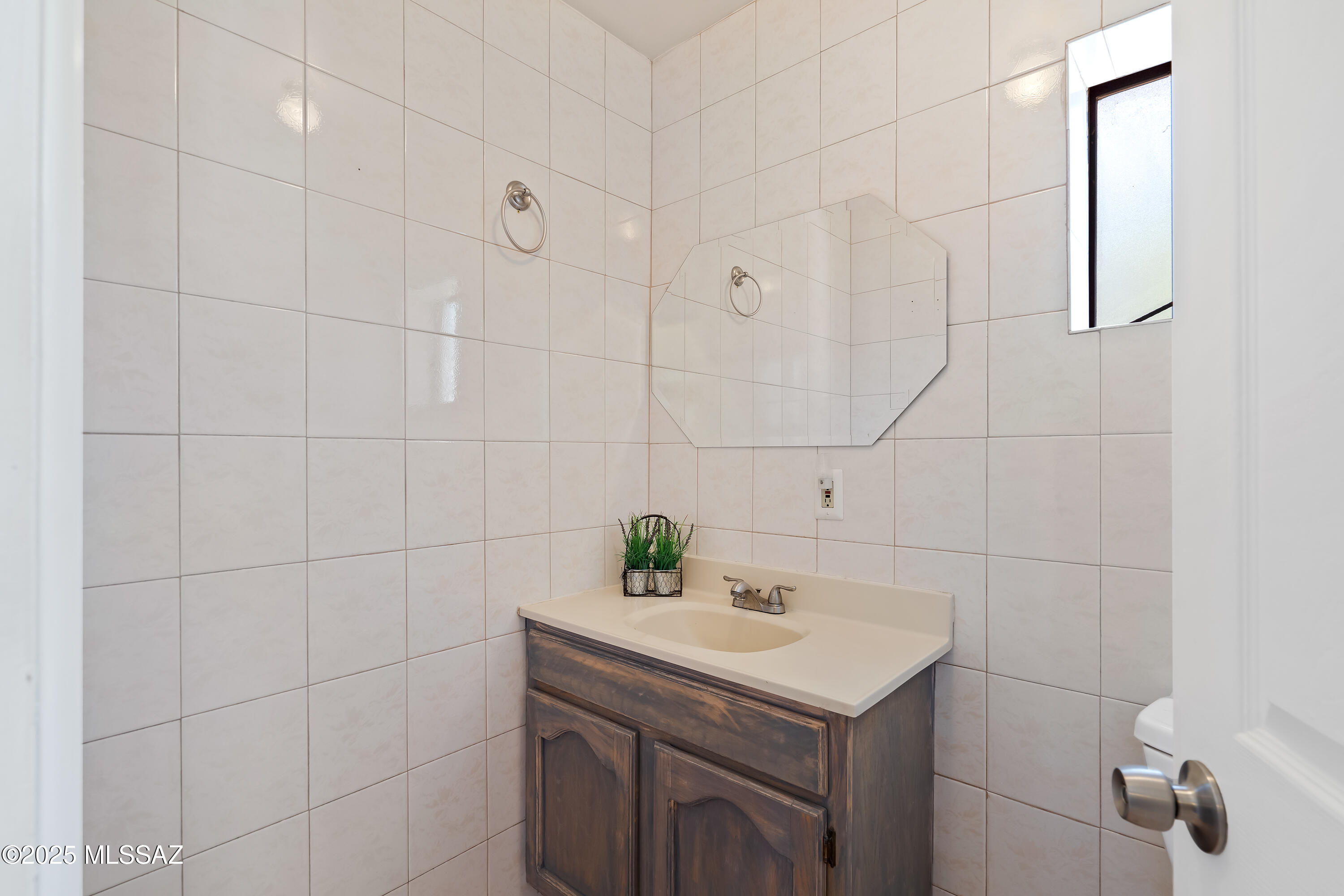 969 Circulo Golondrina Rio Rico, AZ 85648 - Photo 24 of 39 Gallery Image 24