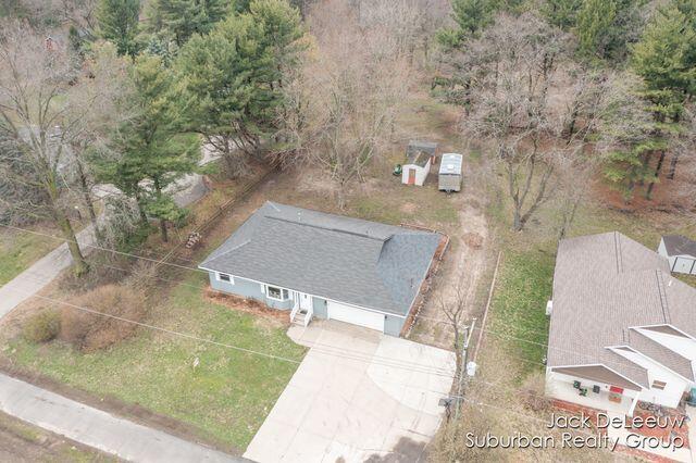 2653 Beeline Road Holland, MI 49424 - Photo 5 of 37 lzm36AvA