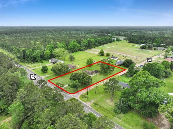 $179,400 | 9344 Highway 69, Warren, TX 77664