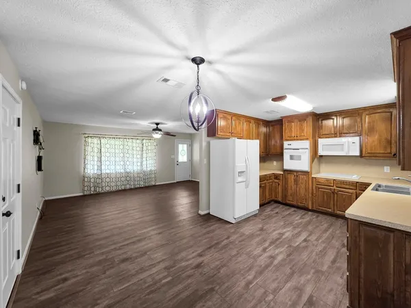 $179,400 | 9344 Highway 69, Warren, TX 77664