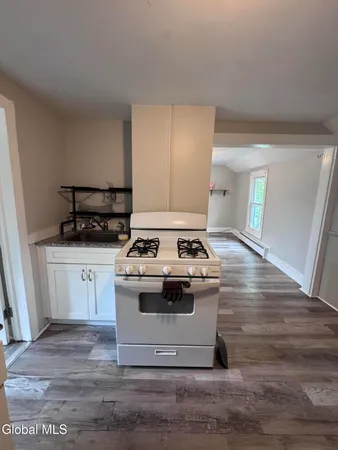 $1,150 | 10 Grace Street, Unit 2R, Waterford, NY 12188
