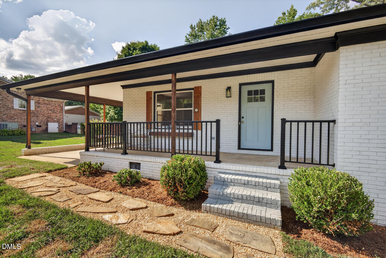 539 Riddle Avenue Hillsborough, NC 27278 - Photo 2 of 23 08