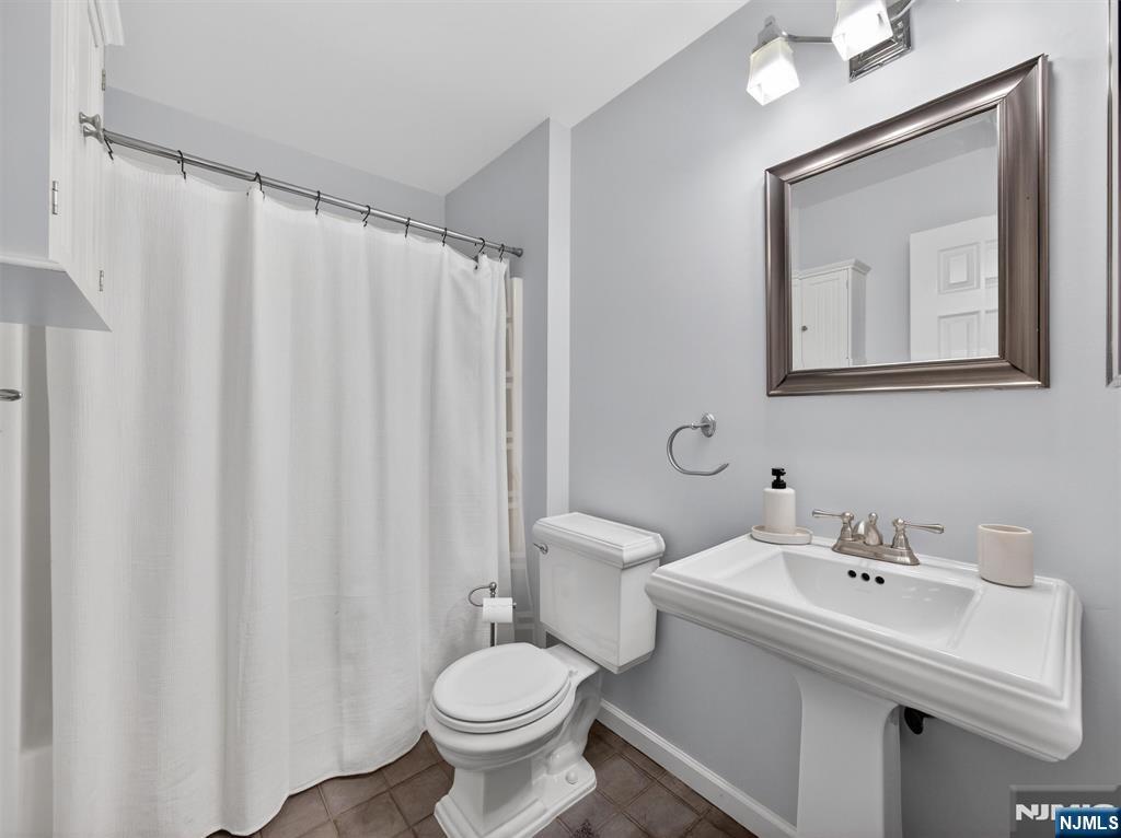 2506 Hemingway Lane Mahwah, NJ 07430 - Photo 15 of 27