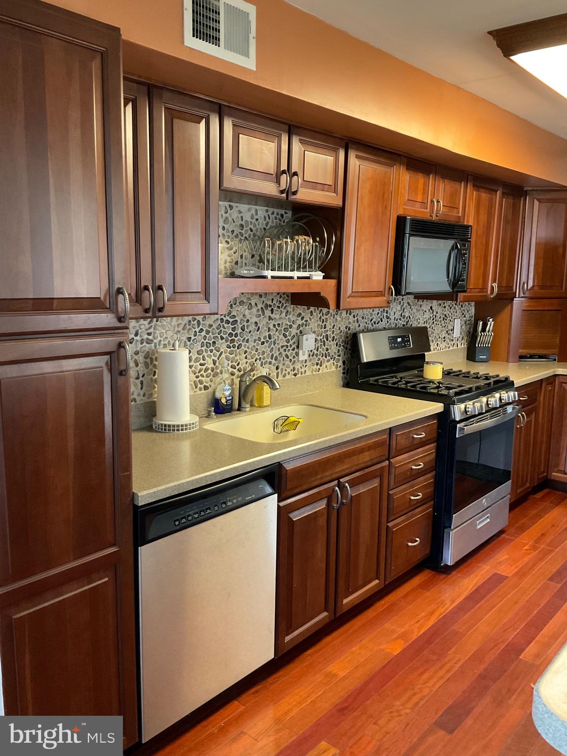 512 West Main Street Maple Shade, NJ 08052 - Photo 7 of 23 Custom stone backsplash