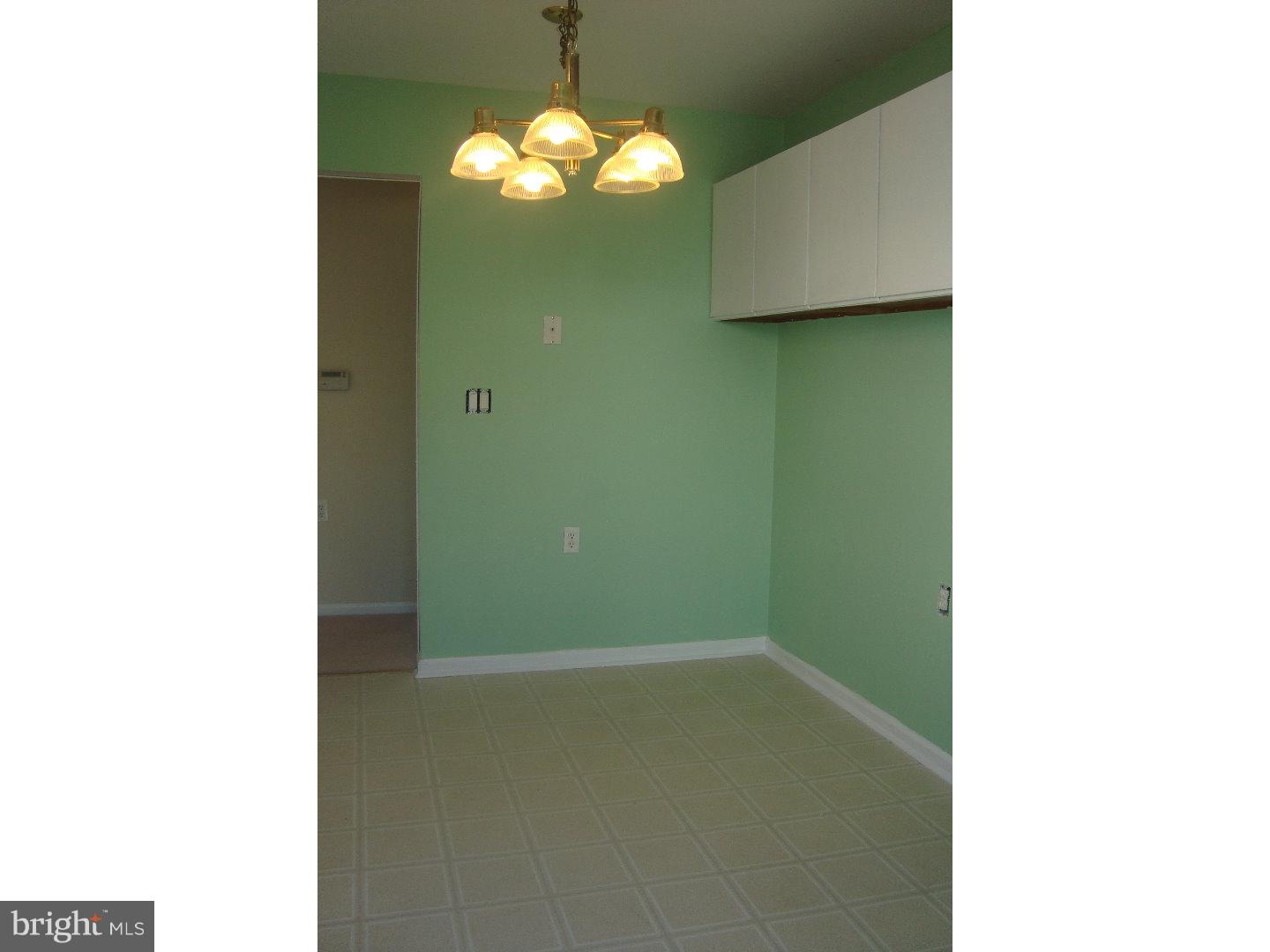 47 Stratford Road Southampton, NJ 08088 - Photo 8 of 13 Breakfast Room