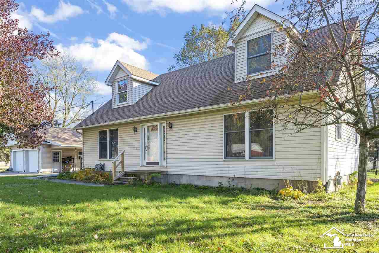 203 Ash Street Carleton, MI 48117 - Photo 1 of 46 50060495.JPG