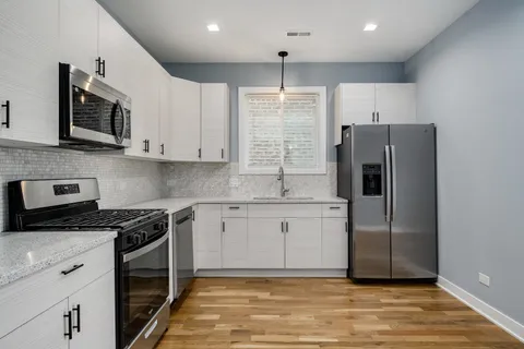 $880,000 | 3031 West Warren Boulevard, Chicago, IL 60612