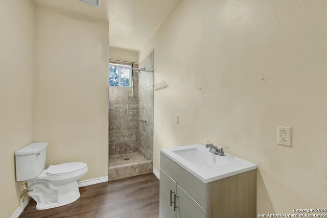 $233,000 | 810 Lamar Street, Luling, TX 78648