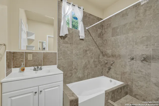 $233,000 | 810 Lamar Street, Luling, TX 78648